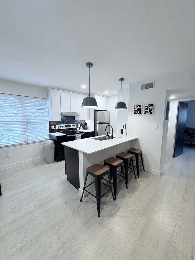 Building Photo - 1317 Newning Ave