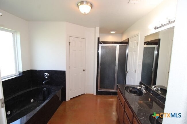 Building Photo - 401 Rainbow Court
