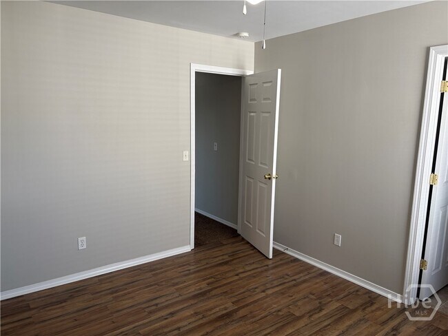 Building Photo - 119 Fairgreen St