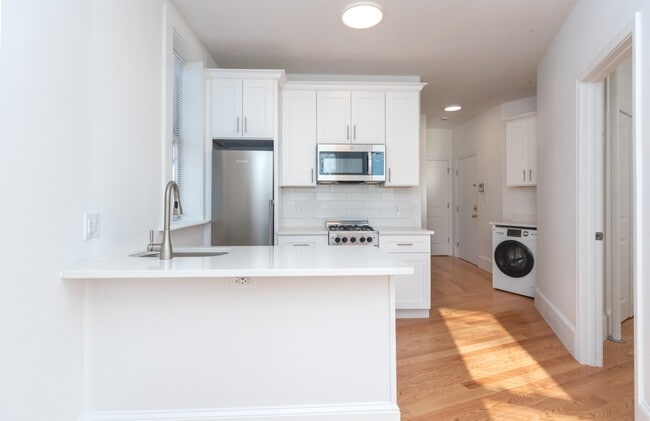 Building Photo - 151 Park Dr