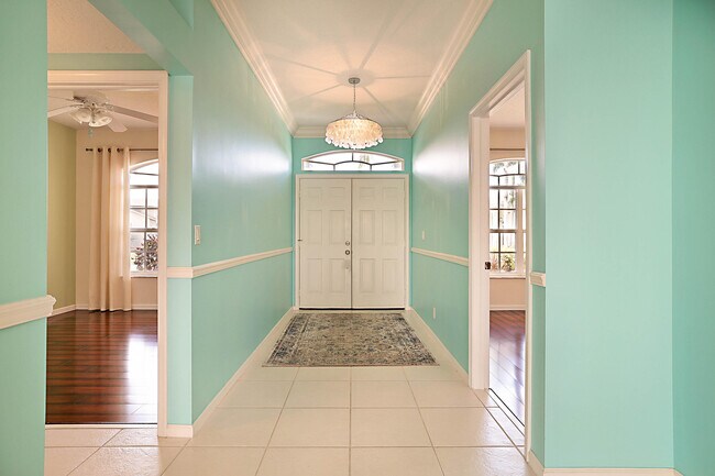 Building Photo - 1422 Fairway Cir