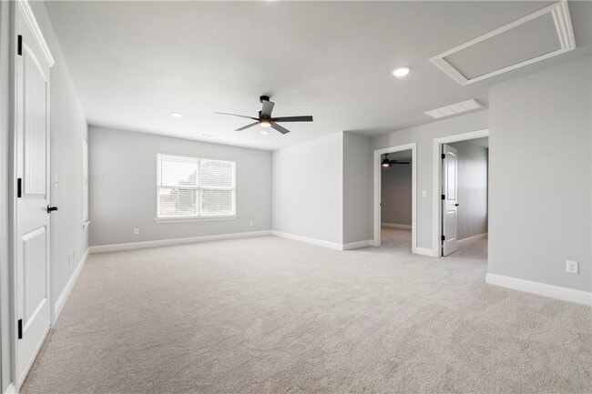 Building Photo - 2811 SW Hampshire Ave