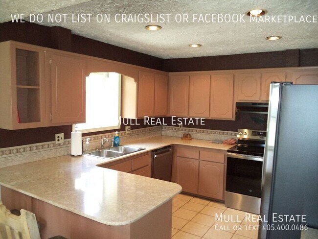 Building Photo - Furnished Single Family Home