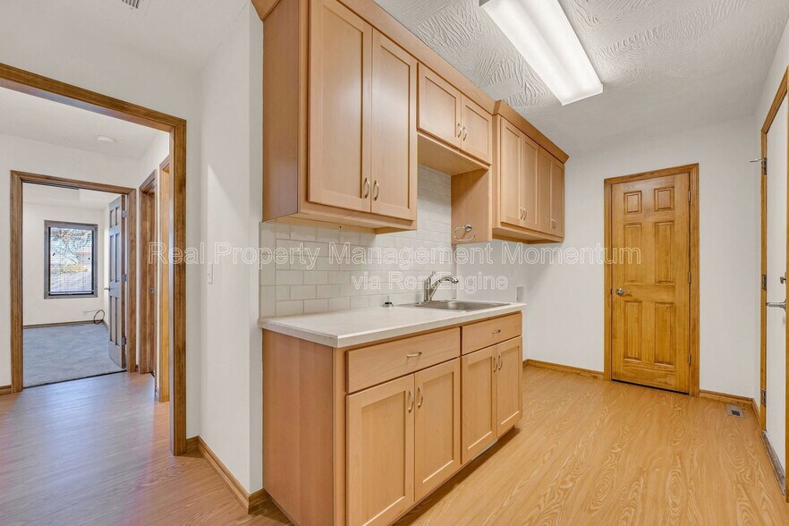 Building Photo - 1868 S White Oak Ave