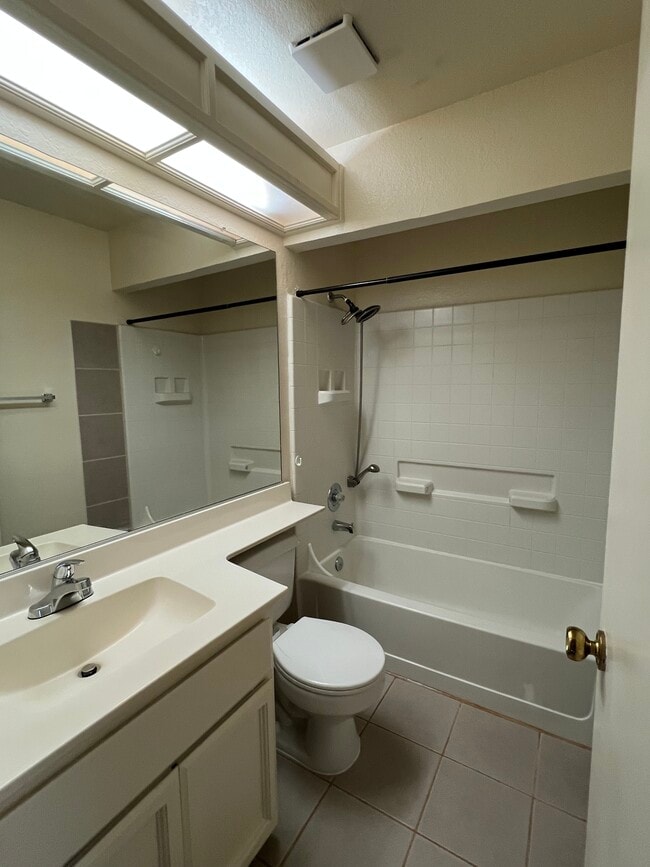 Building Photo - 903 Meadowhawk Dr