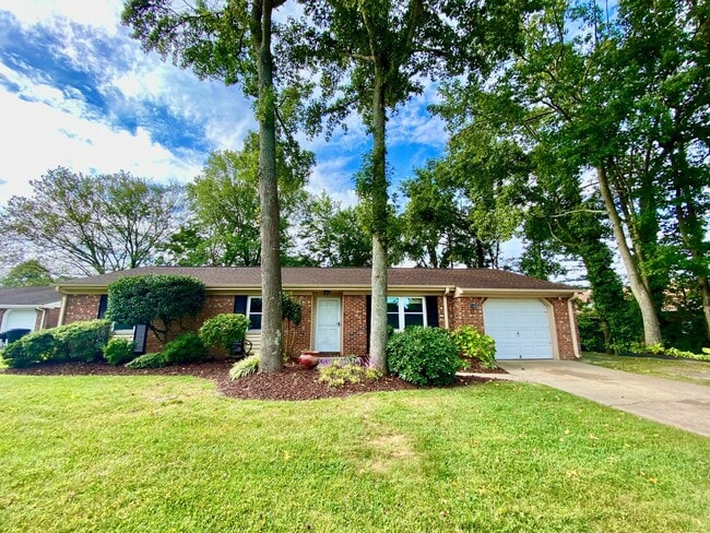 Primary Photo - Charming Ranch-Style Home With Garage Avai...