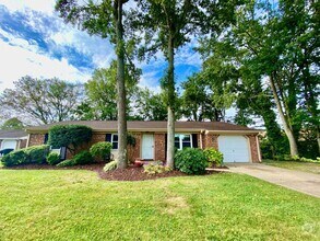 Building Photo - Charming Ranch-Style Home With Garage Avai...