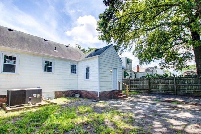 Building Photo - Renovated Home on Quiet Cul-De-Sac