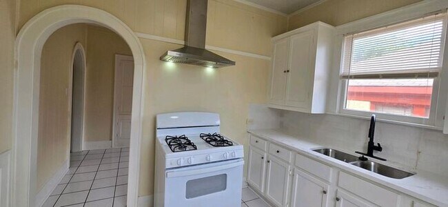 Building Photo - Available Now! 1 Bedroom 1 Bath Within Walking Distance of Downtown Tyler!