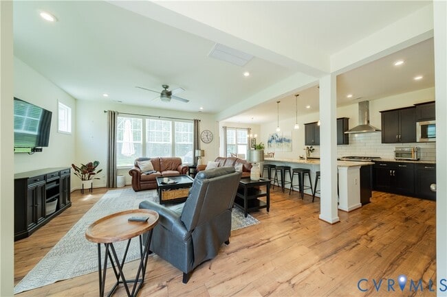 Building Photo - 18401 Palisades Ct