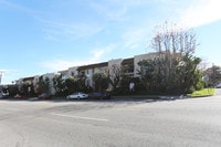 Building Photo - 10920 Palms Blvd