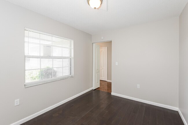 Building Photo - 1117 N Singleton Ave