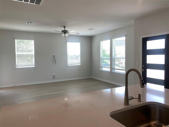 Building Photo - 4802 Star Jasmine Dr