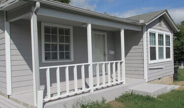Building Photo - 107 N Kates Ave