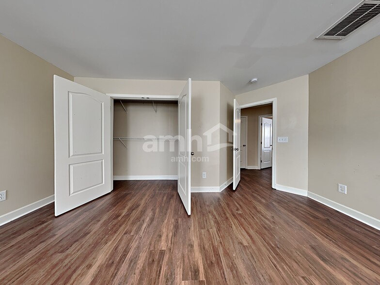 Building Photo - 3048 Adventure Way