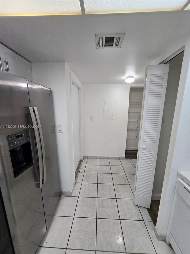 Building Photo - 12219 SW 14th Ln