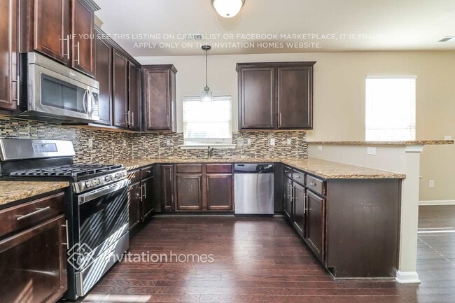 Building Photo - 1700 Summit Village Ln