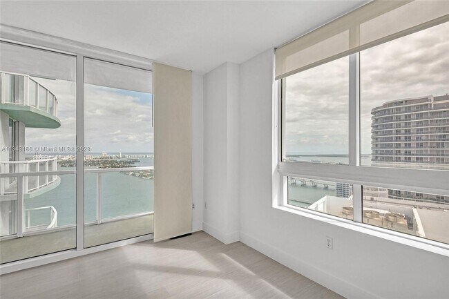 Building Photo - 1900 N Bayshore Dr
