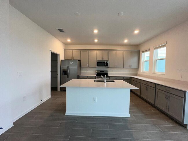 Building Photo - 2840 Fitness St