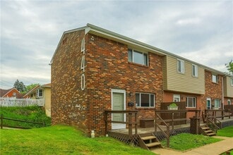 Building Photo - 440 Brierly Ln