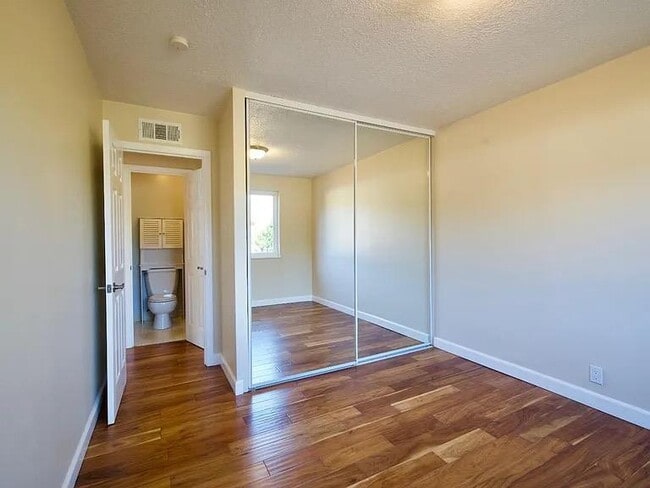 Building Photo - 621 Forest Lake Dr