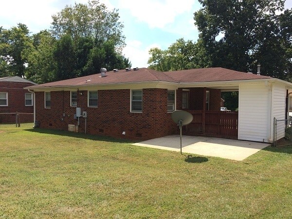 Building Photo - 3 Bedroom 1 Bath House