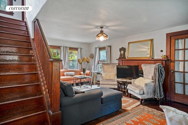 Building Photo - 2976 Noyack Rd