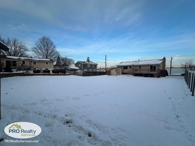 Building Photo - 3 Bedroom Home in Crystal