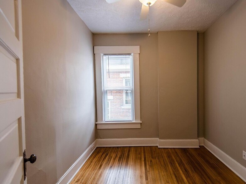 Building Photo - 380 Stoddart Ave