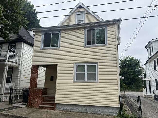 Building Photo - 72 Moreland St