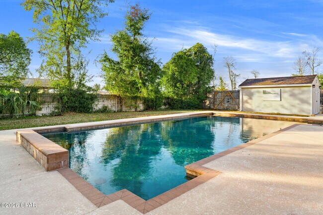 Building Photo - 702 Michigan Ave