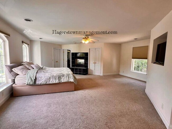 Building Photo - 11507 Rolling Green Ct