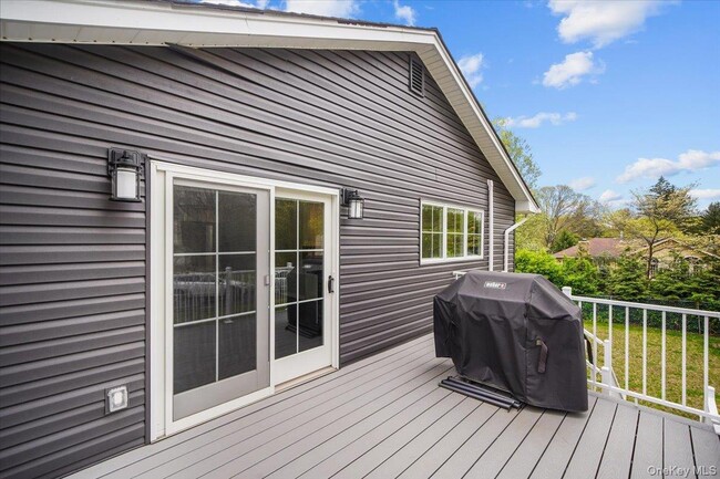 Building Photo - 10 Sandhage Dr