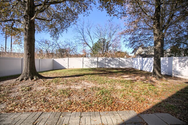 Building Photo - 710 Ray Ave