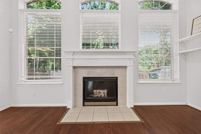 Building Photo - 2710 Five Oaks Dr