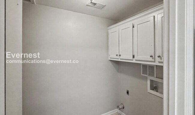 Building Photo - 2901 Old Well Ln