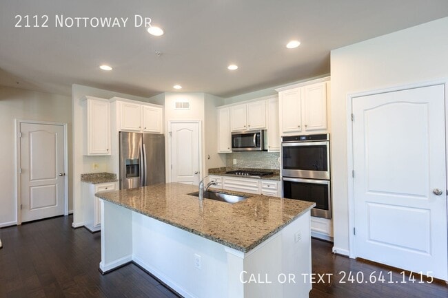 Building Photo - 2112 Nottoway Dr