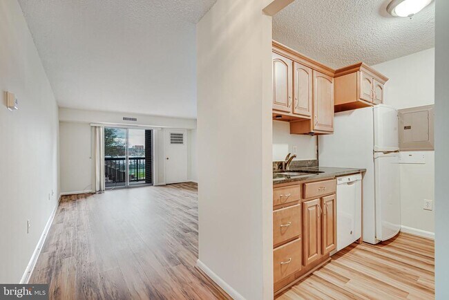 Building Photo - 200 N Pickett St