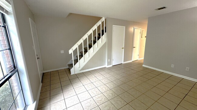 Building Photo - LOVELY 2/1.5 w/ Deck, & Privacy Fenced Yard! Available Now for $1250/month