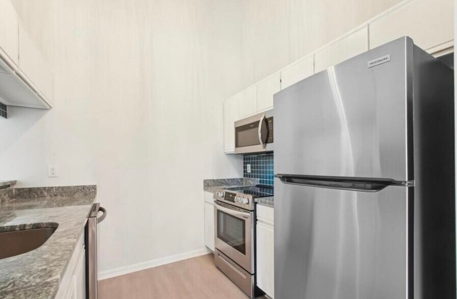 Building Photo - 116 Water Fountain Way