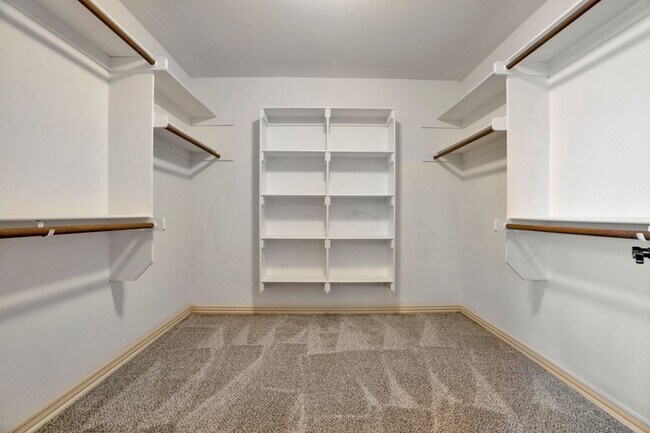 Building Photo - Stunning 4 Bed 2 Bath Home close to Elm Springs Walmart!