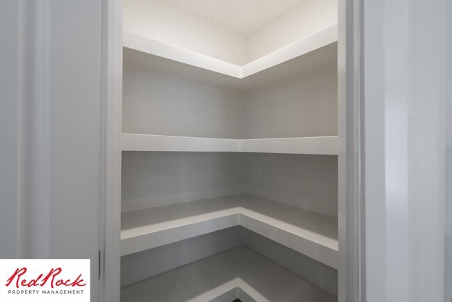Building Photo - 482 530 W