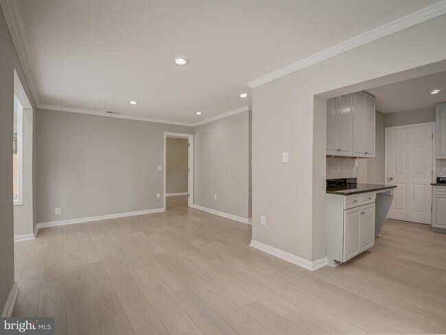 Building Photo - 6812 Landor Ln
