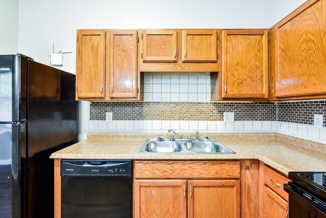 Building Photo - 3443 Oaktree Way