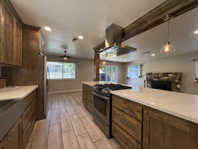 Building Photo - 1476 Hooker Oak Ave