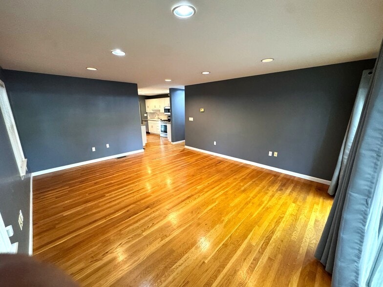 Building Photo - 37 Homer Ave