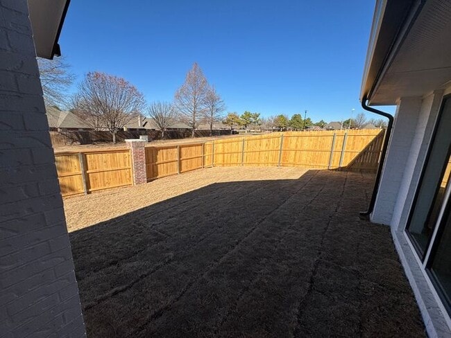 Building Photo - Fully Updated 2 Bedroom Duplex in Convenient Broken Arrow Location