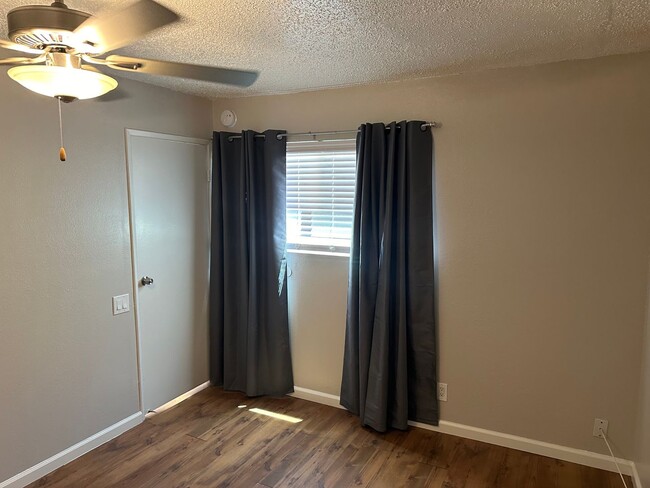 Building Photo - SE Desert Inn and Eastern!! Townhouse with 2 parking Spaces!! Recent Remodel!!