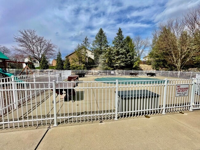 Building Photo - 2 Bed 2 full and 2 1/2 Bath- Imperial PA