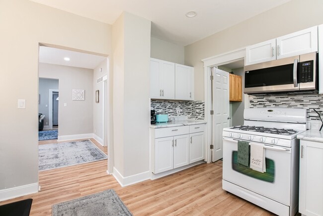 Building Photo - 1122 Emerson Ave